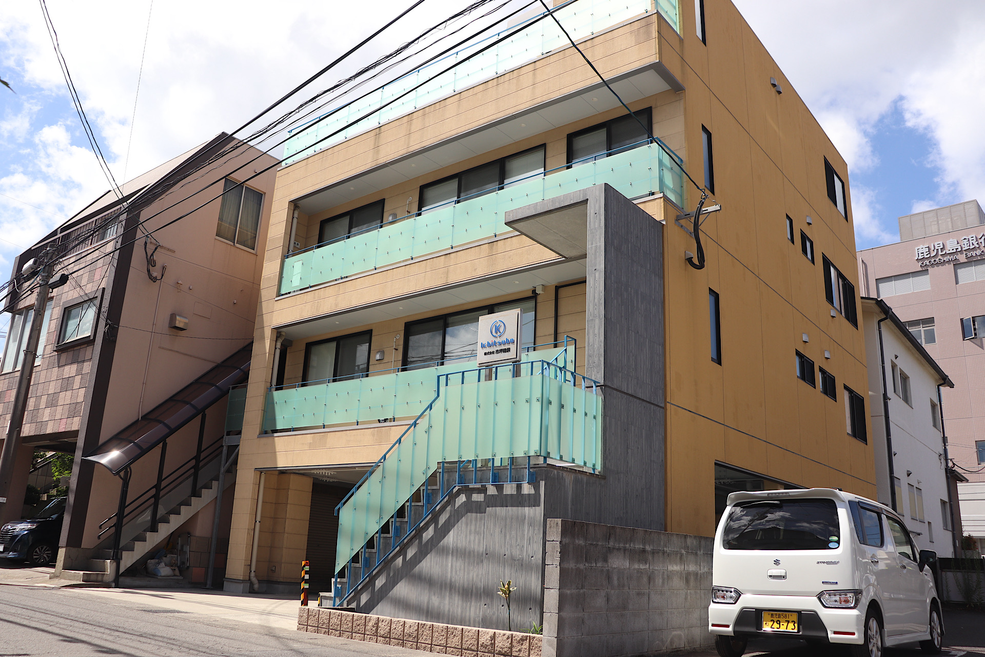 株式会社市坪建装