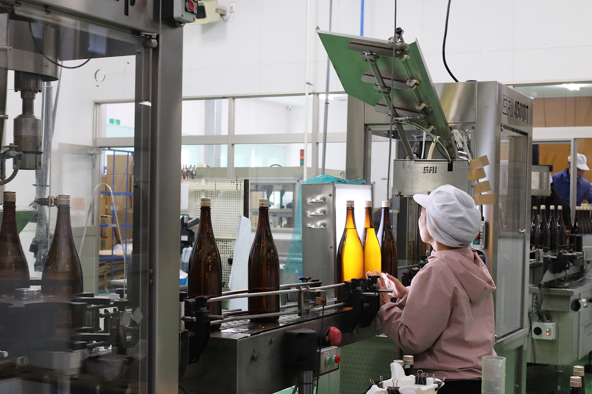 月に1週間、本社工場で作業があります