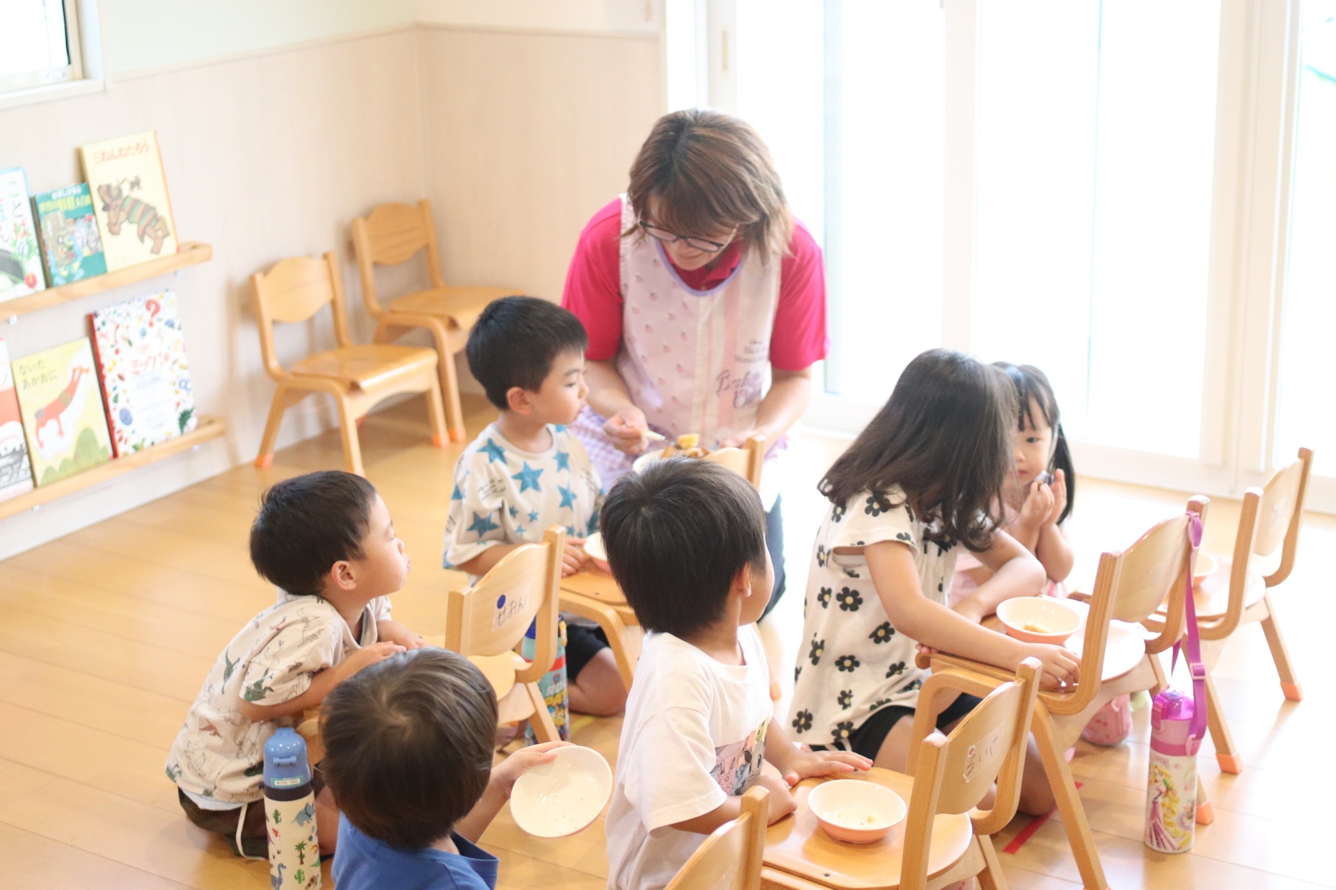 縁の下の力持ちとして、保育士をサポートします