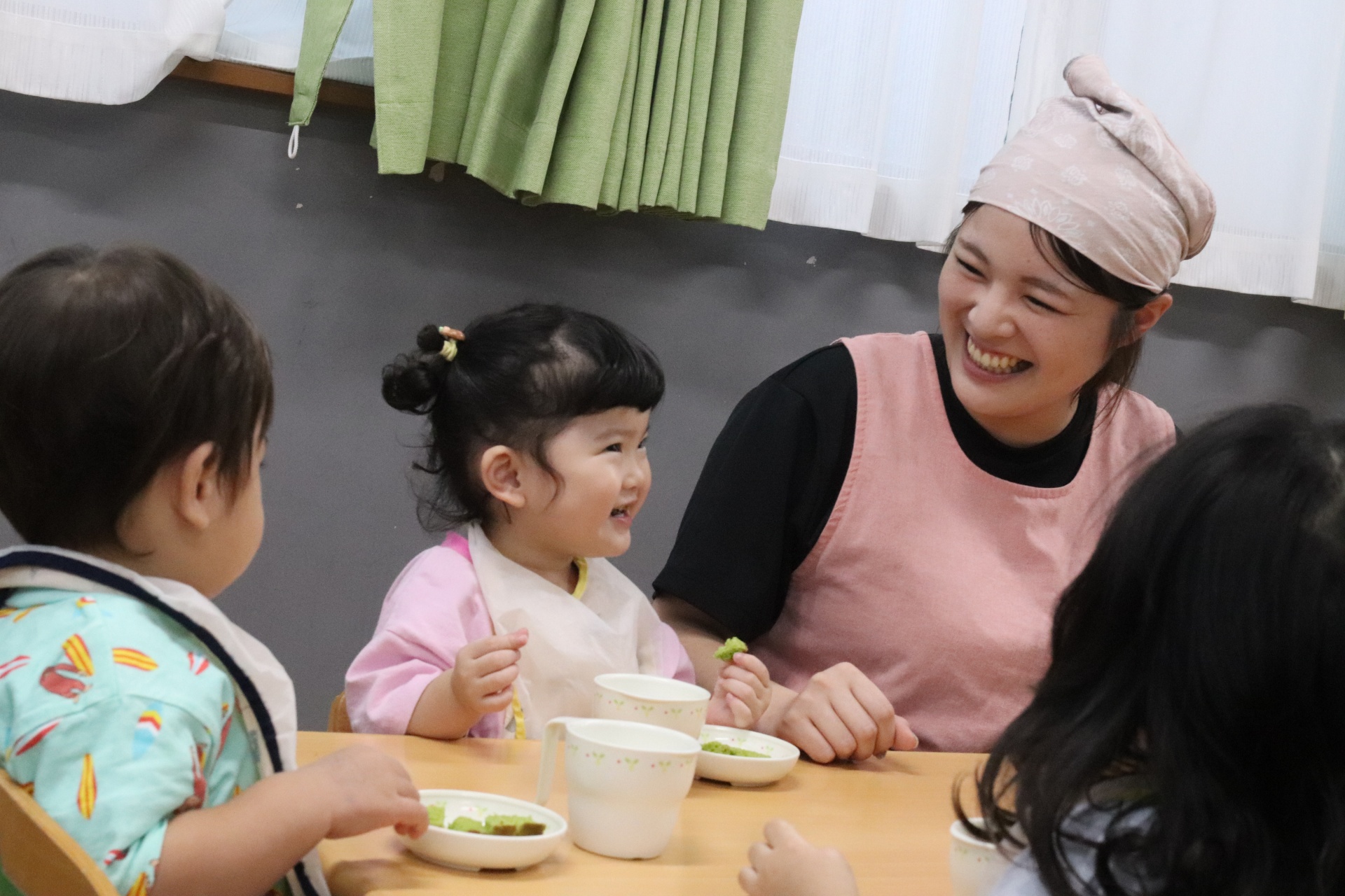 おいしい昼食と温かな仲間が支える職場