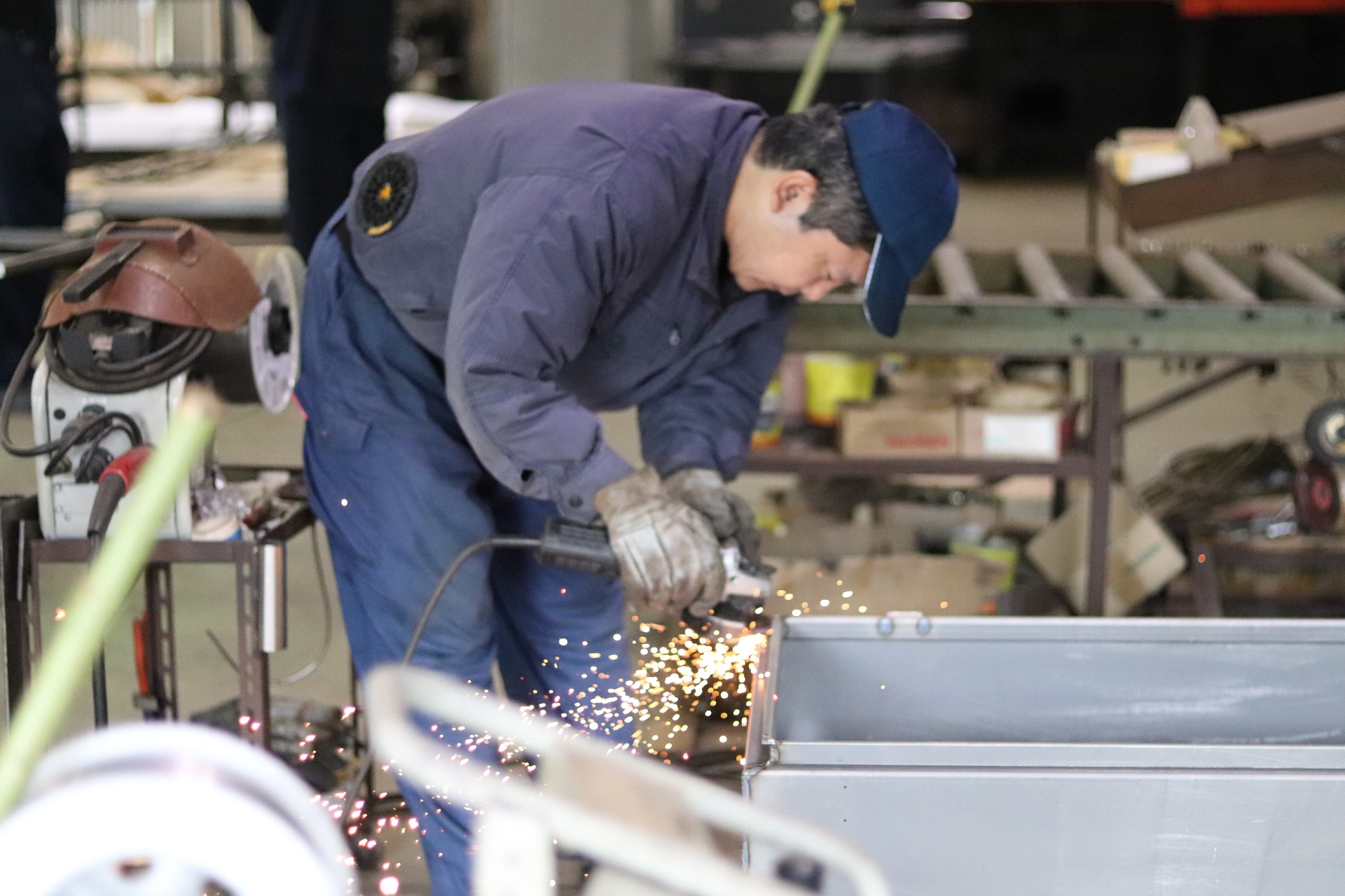 技術を守り育てる少人数体制