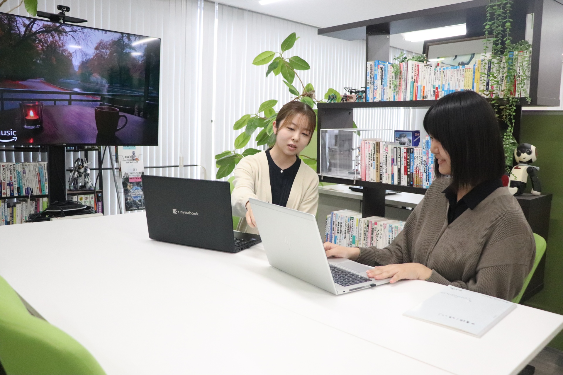 経理のサポートや会社の魅力を発信する広報業務