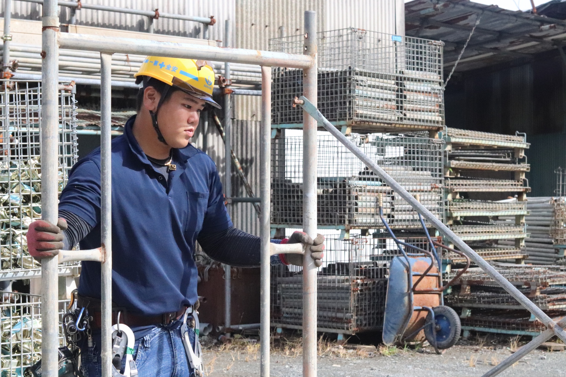 安全な作業の第一歩を築く！足場施工・解体の仕事