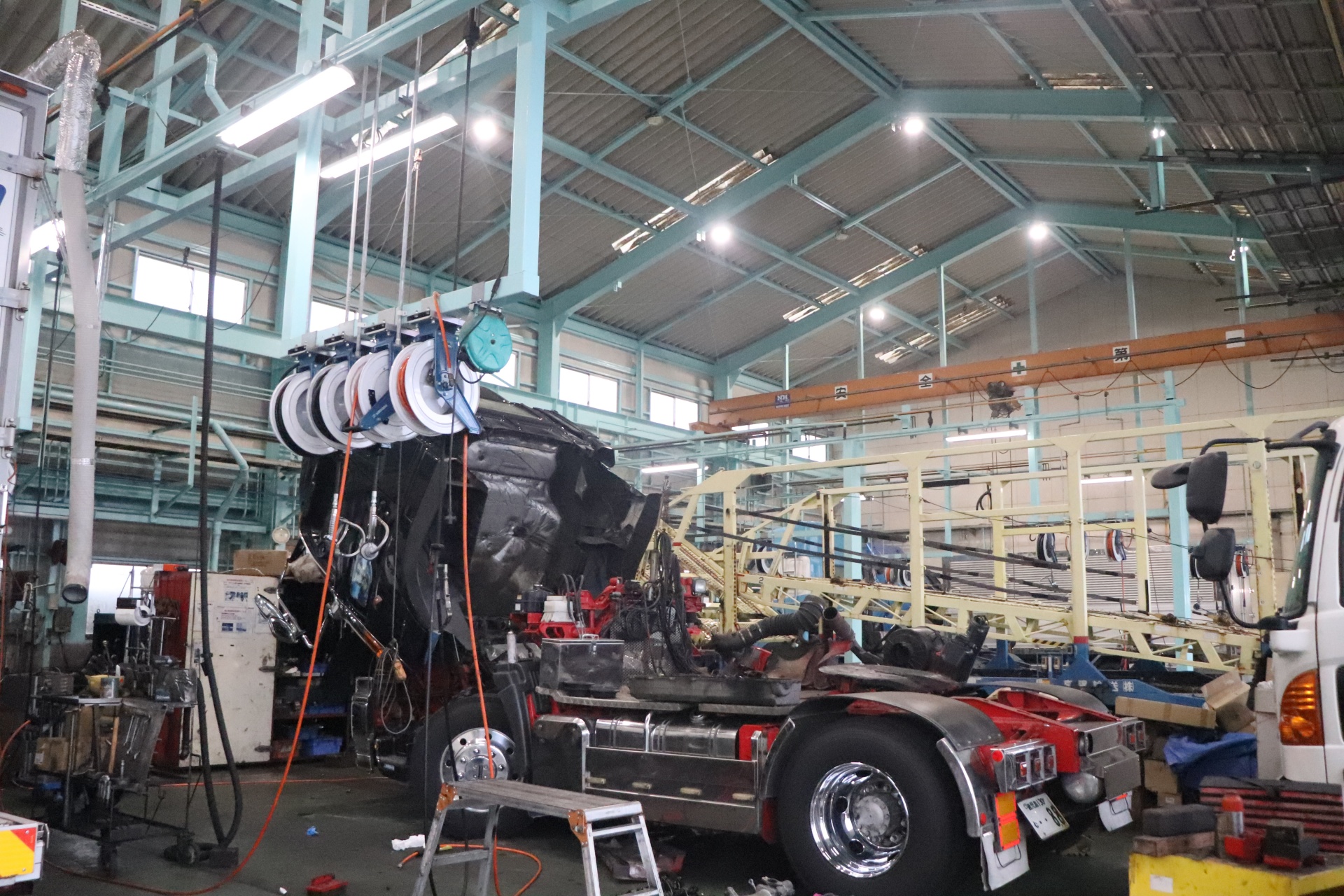 大型商用車特有の高度な整備業務