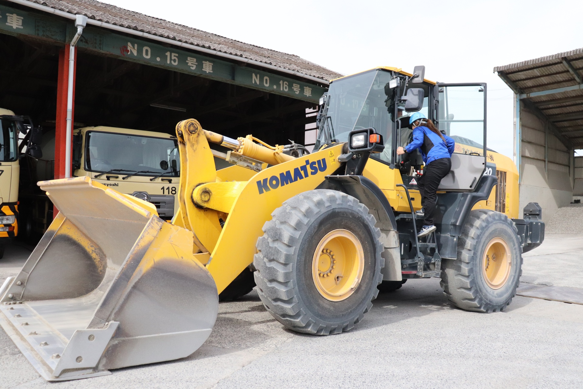 1日に1～5回、生コンクリートを現場に届けます