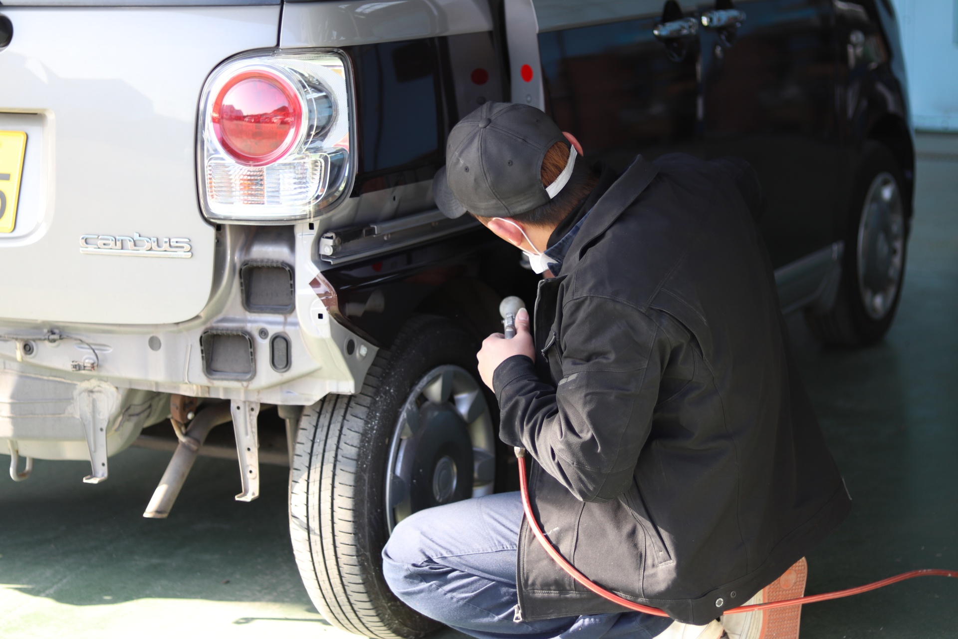 未経験からプロへ。車への愛着が技術を磨く原動力