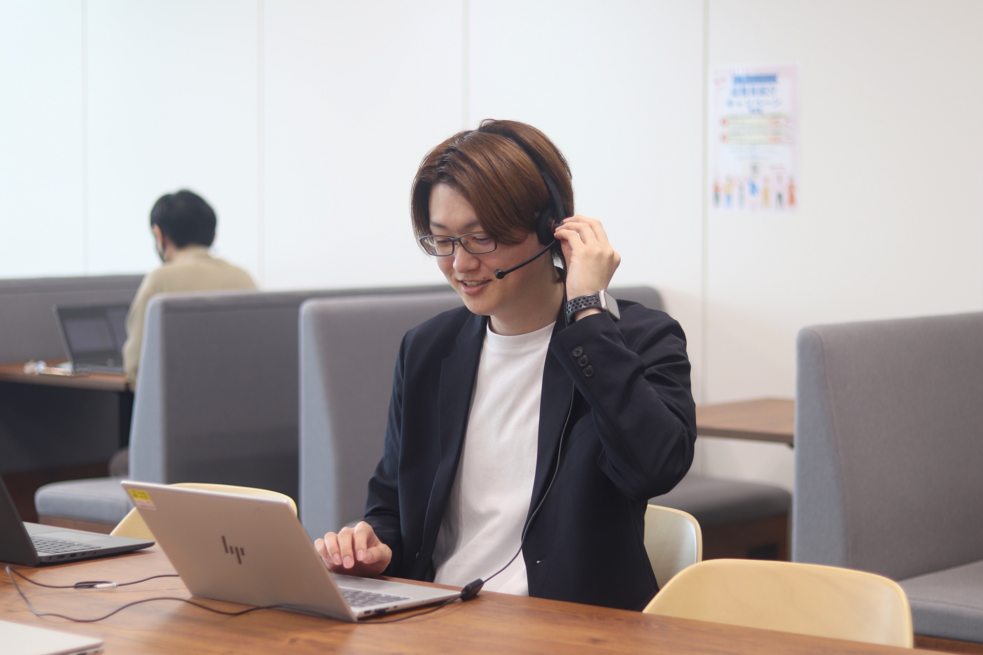 適性を考慮して、配属先を決定します