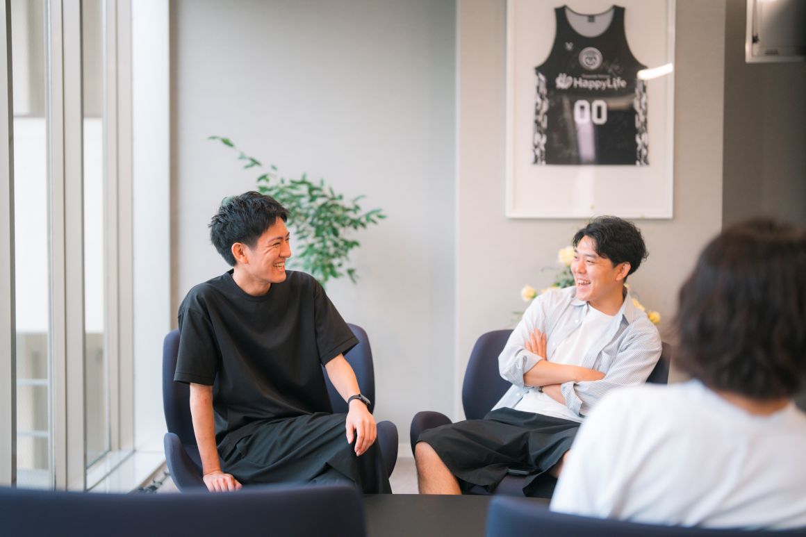 入社後は代表の伏見さんと共に行動していきます