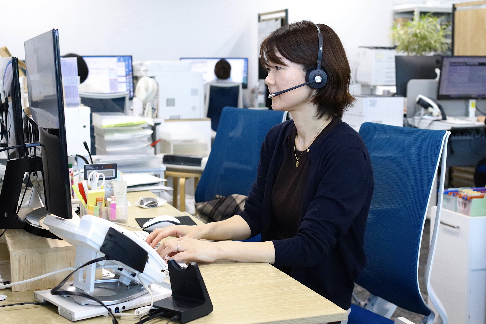1日に30〜40件ほどのお客様へご案内をします