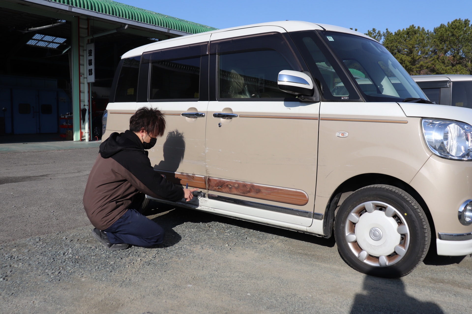 一台一台を新車のような輝きへ戻す仕事