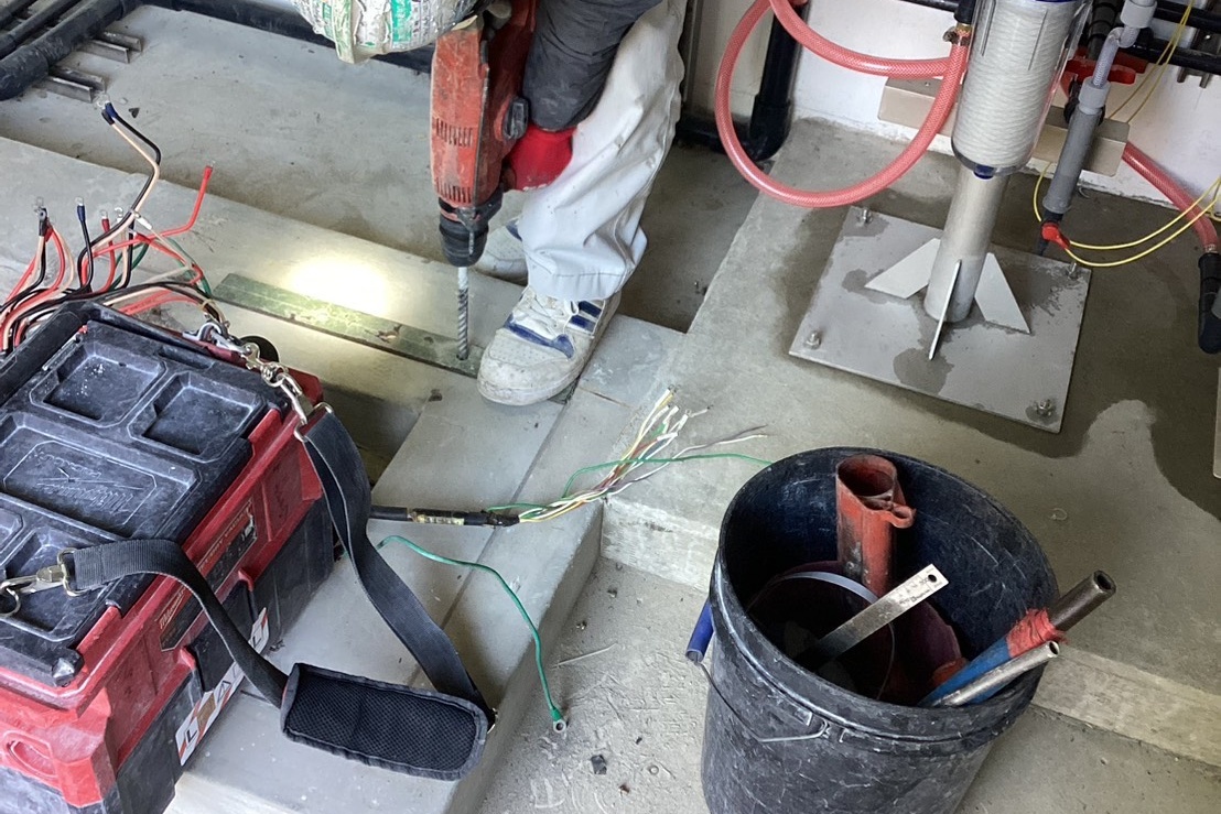 地域の安全を守り、建物の命を支えるアンカー施工