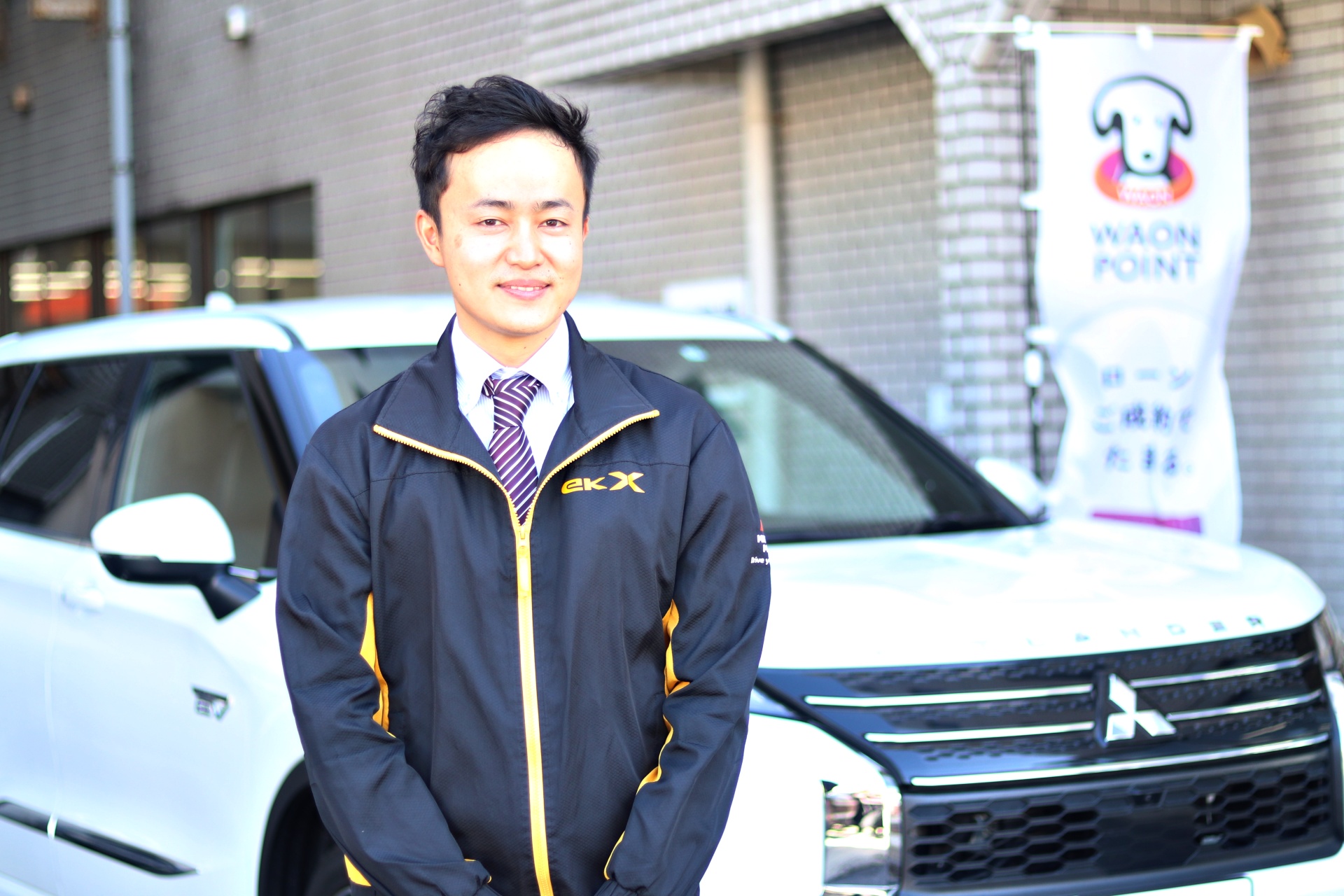 お客様の生活や家庭環境を把握しながら、最適な車のご提案。鹿児島本社でスキルを学ぶことができる環境です