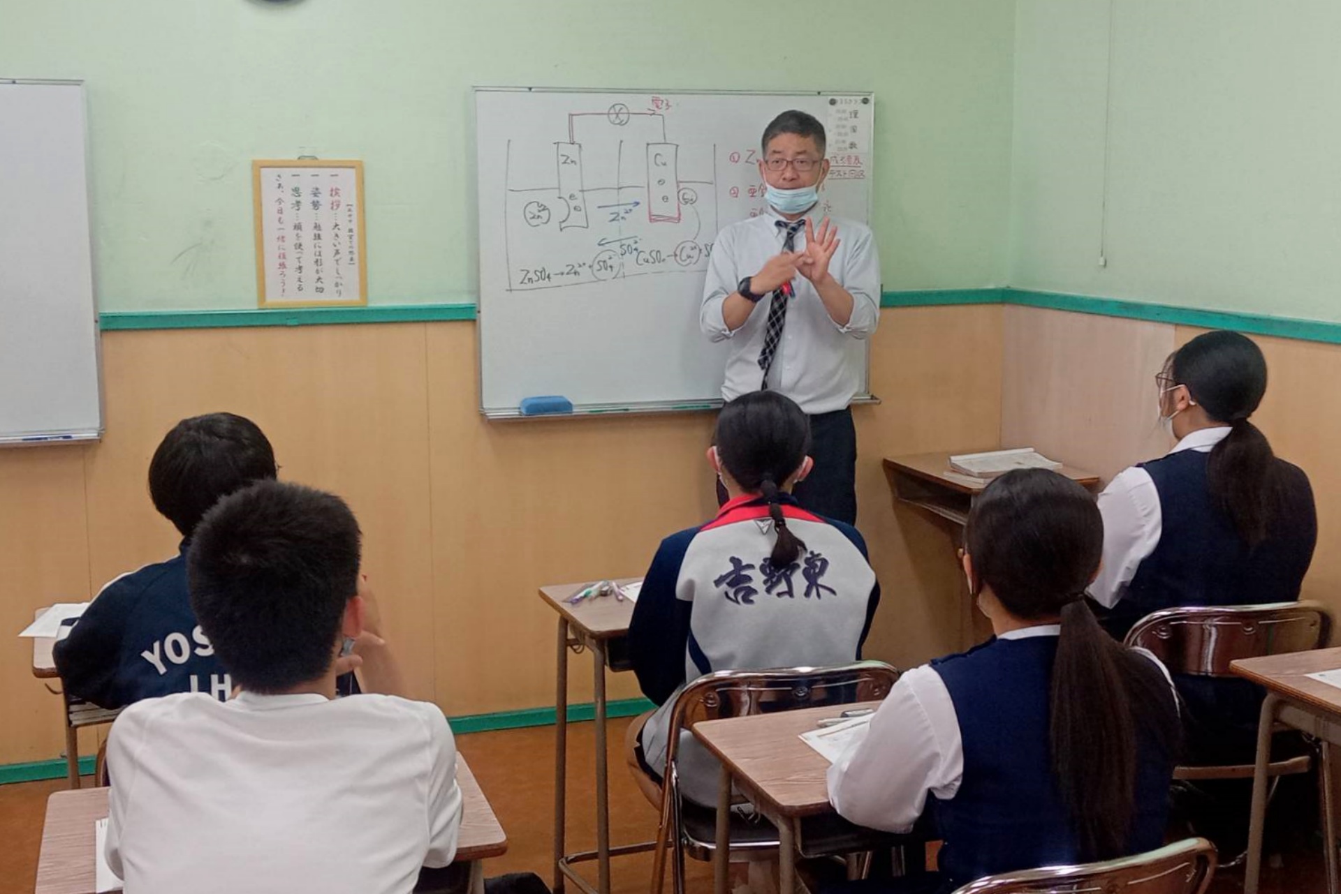 異業界から転職した講師も活躍しています