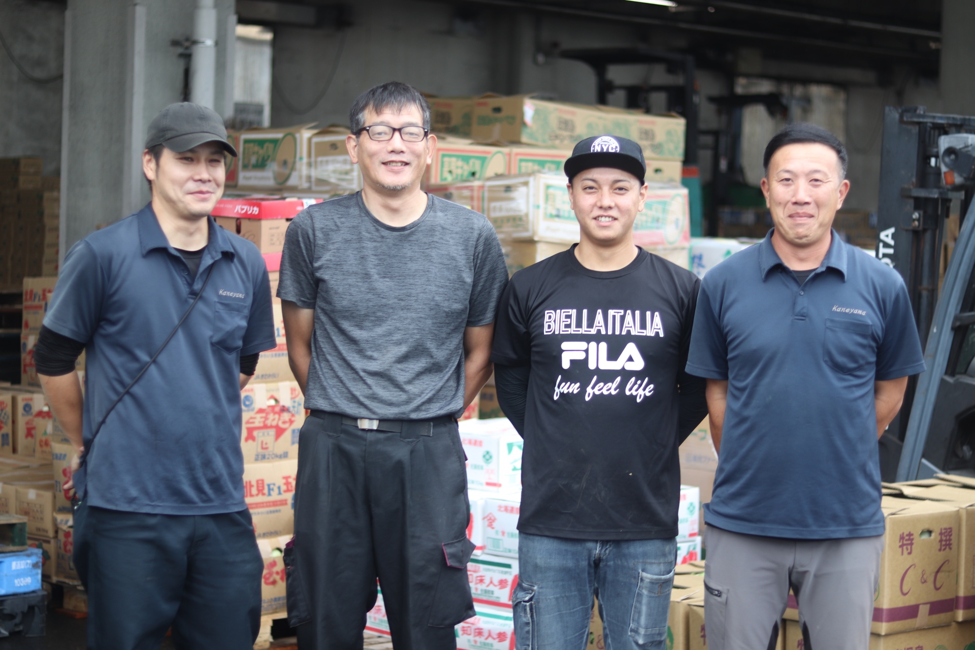 野菜を全国に配送するためのお手伝い。火・木・土の週3日、1日4時間だけの単調な積み込み作業の仕事