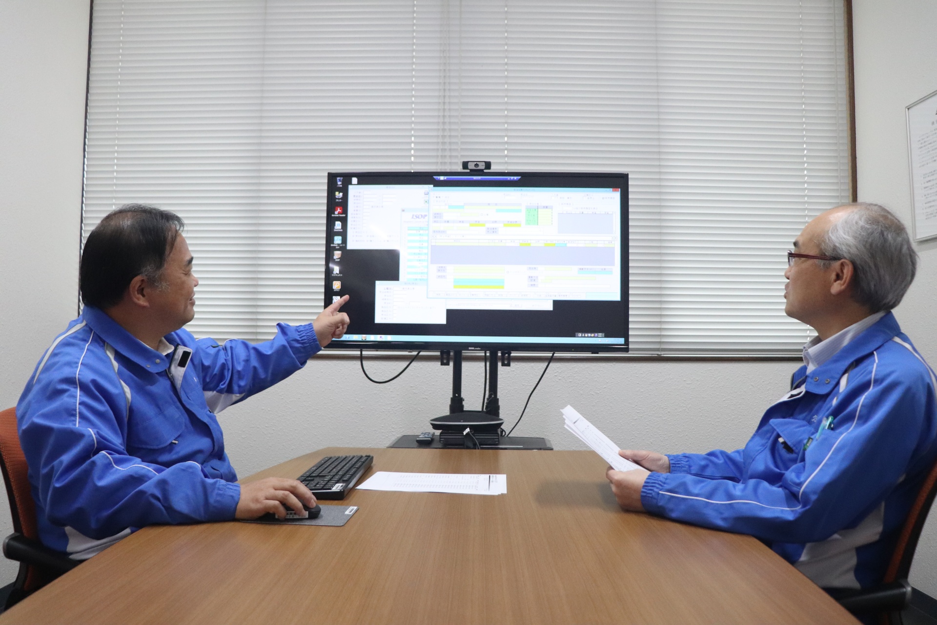 日之出紙器工業をシステムで支えます。
